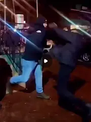 Un gangster de verdad recibe una paliza